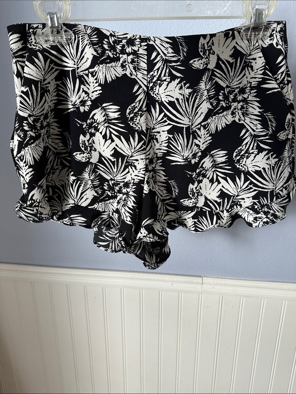 Black and White Tropical Print Women's Shorts